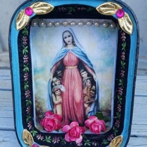 Mother Mary with Children Tin Pocket Shrine/Nico